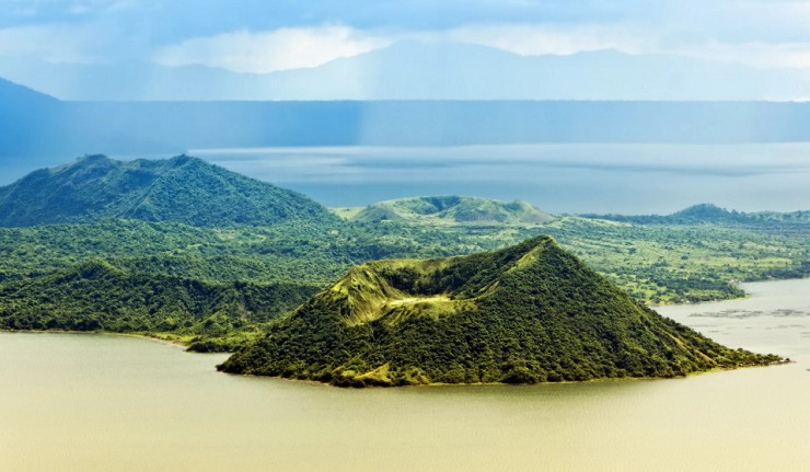 Вулкан Тааль на острове Лусон — самый маленький действующий вулкан в мире