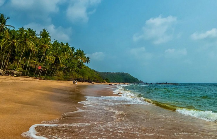 Песчаный пляж на побережье индийского штата Гоа