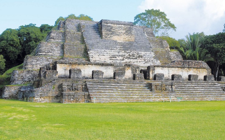 Руины города Алтун-Ха, возведенного представителями цивилизации майя