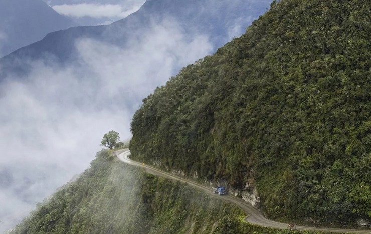 Города Ла-Пас и Коройко соединяет опасная «Дорога смерти»