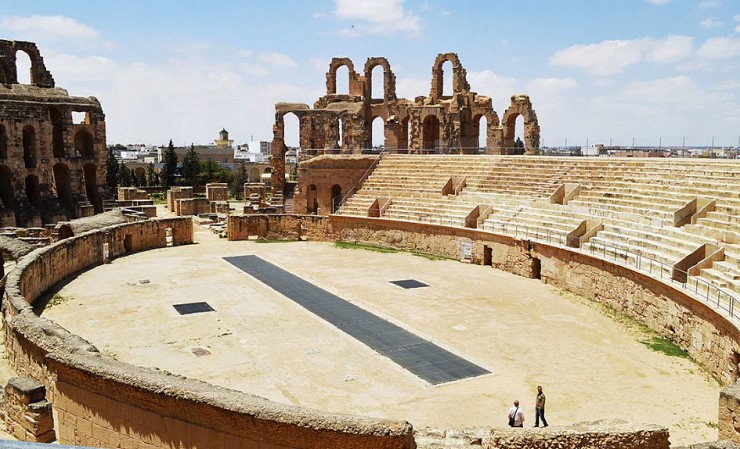 Руины римского амфитеатра в городе Эль-Джем