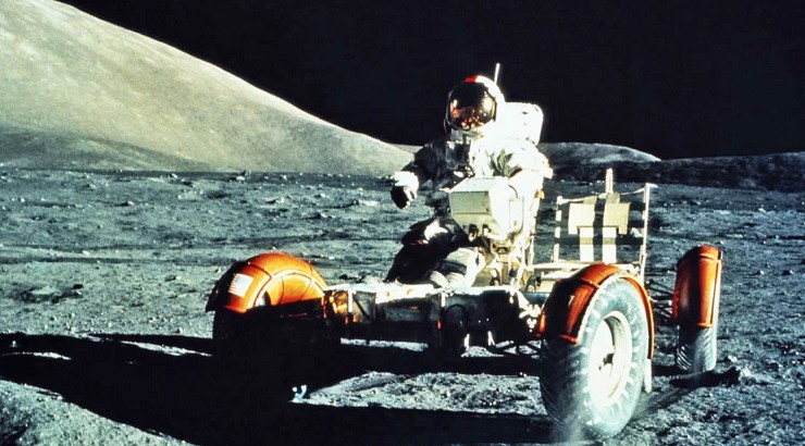 Астронавт Ю. Сернан на лунном автомобиле, экспедиция «Аполлон-17» 
