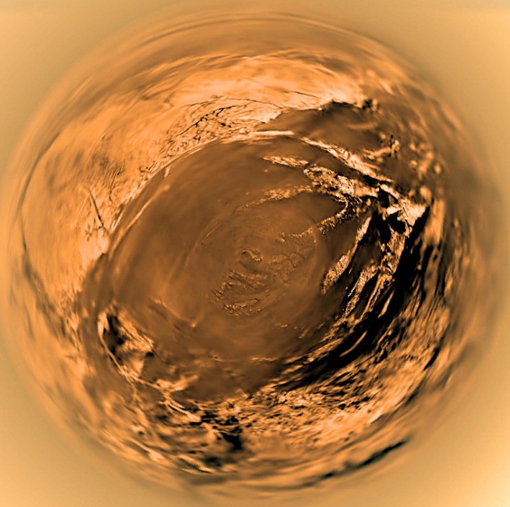 Фотография поверхности Титана, выполненная АМС «Кассини-Гюйгенс»