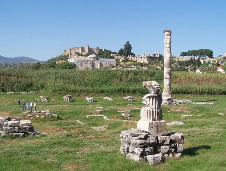 Руины храма Артемиды в Эфесе