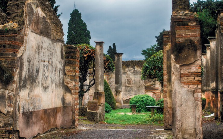 Руины города Помпеи 