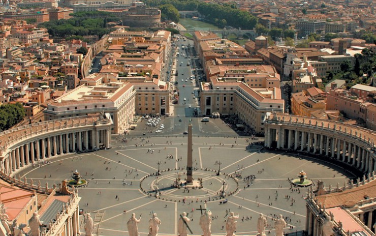 Вид на Рим со смотровой площадки купола собора Святого Петра в Ватикане