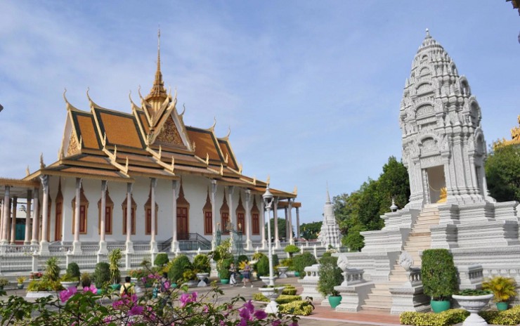 Ступы на территории Королевского дворца в Пномпене