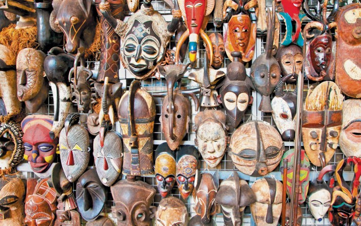 Необычные маски — традиционный африканский сувенир