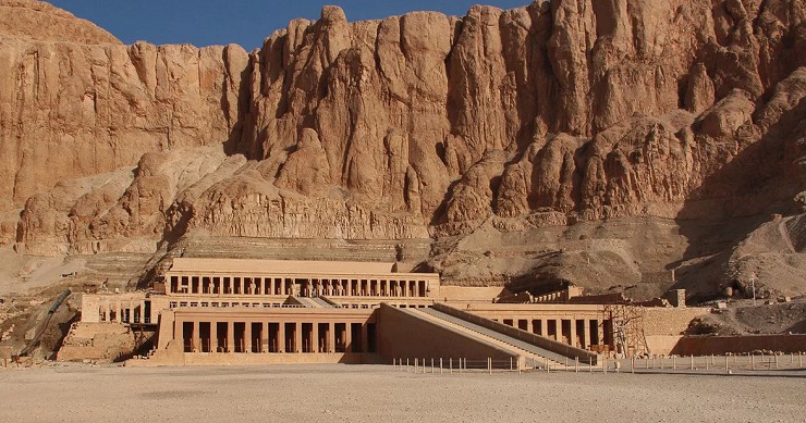 Храм царицы Хатшепсут в Дейр-эль-Бахри. Египет