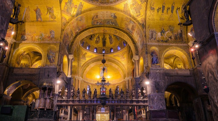 Интерьер собора Сан-Марко в Венеции. Италия