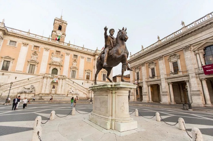 Капитолийский музей со статуей императора Марка Аврелия