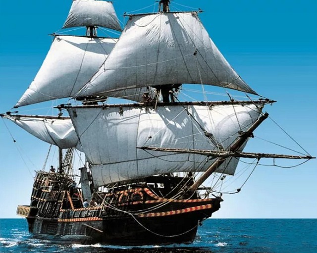 Реконструированный корабль английского пирата Френсиса Дрейка — «Золотая лань»
