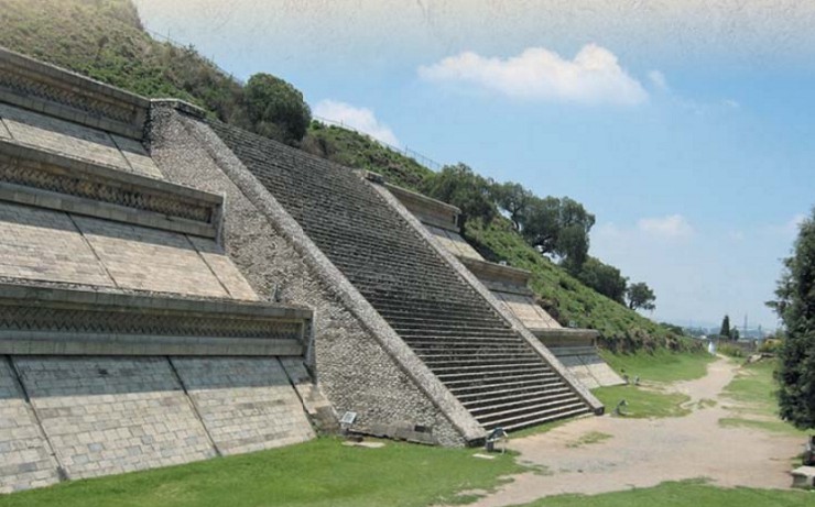 Отреставрированная часть пирамиды в Чолуле