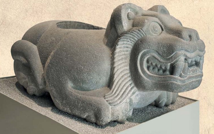 Куаушикалли — сосуд в виде ягуара для человеческой крови. Национальный музей антропологии, г. Мехико