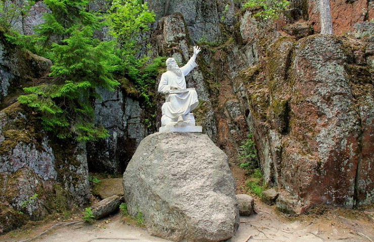 Статуя Вяйнемёйнена — героя эпоса Калевала