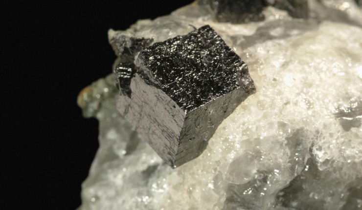 Перовскит - природный минерал
