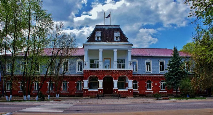 Здание городской администрации (бывшая богадельня)