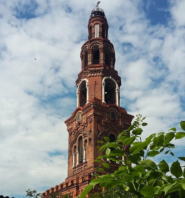 Разрушенная колокольня Петропавловского монастыря