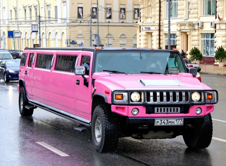 Розовый лимузин Hummer Н2