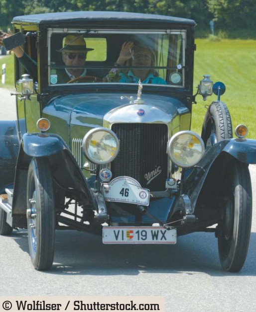 Unic L1 1924 г. на ралли Oldtimer, где участвуют старинные автомобили старше 80 лет. Ландсберг, Германия, 12 июля 2013 г.