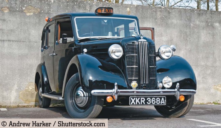 Austin FX3 Taxi 1957 г. на выставке классических автомобилей. Уорминстер, Великобритания, 3 апреля 2015 г.