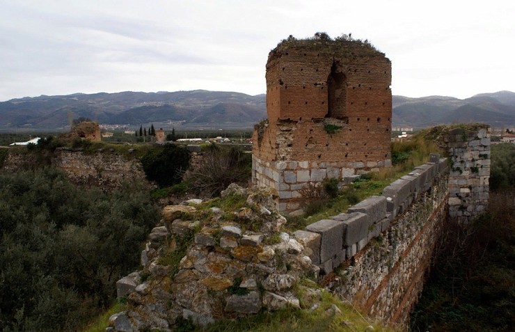 Византийская крепость в г. Никея (сейчас г. Изник в Турции). Современный вид