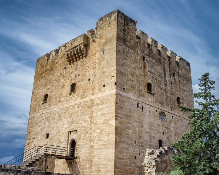 Донжон замка Колосси на о. Кипр, основанного Ги де Лузиньяном в начале XIII в. 