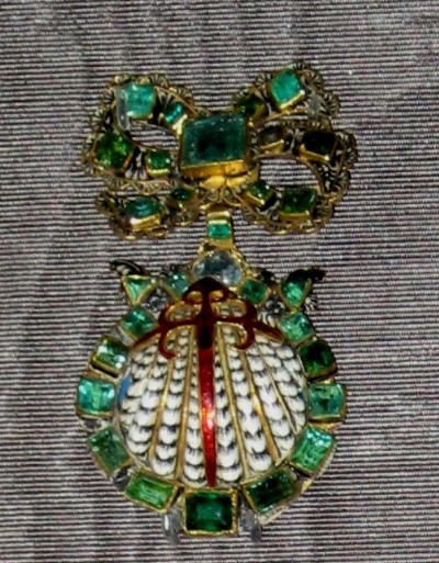 Знак ордена Сантьяго. Ювелирное изделие XVII в. Испания