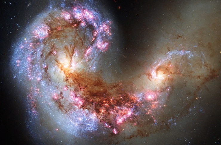 Сталкивающиеся галактики NGC 4038/4039