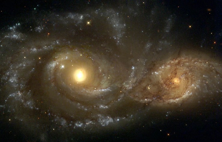 Взаимодействующие галактики NGC 2207 и IC 2163