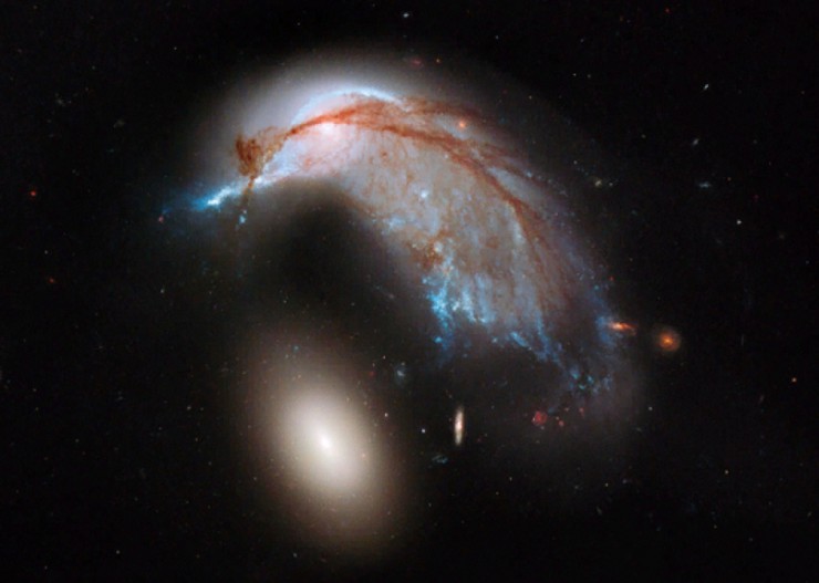 Взаимодействующие галактики Arp 142