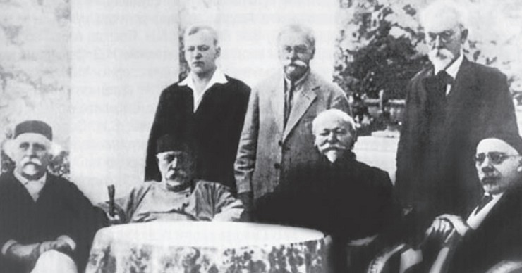 Н. Д. Зелинский (крайний слева) в санатории «Узкое» вместе с другими видными учеными