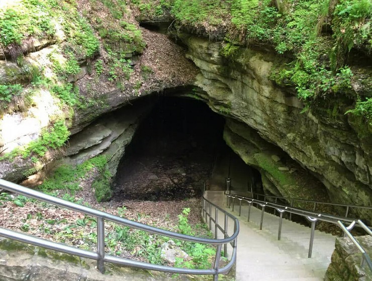 Главный вход в Мамонтову пещеру