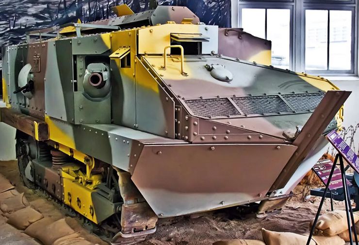 Современная реплика танка CA-1 «Шнейдер»