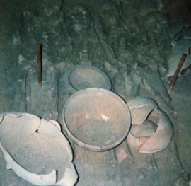 Скелеты и керамика из Банпо