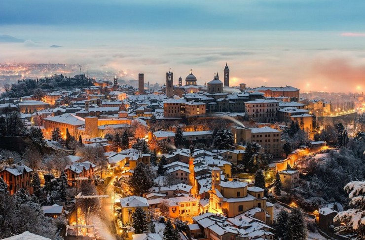 Вид на верхний город Бергамо зимой