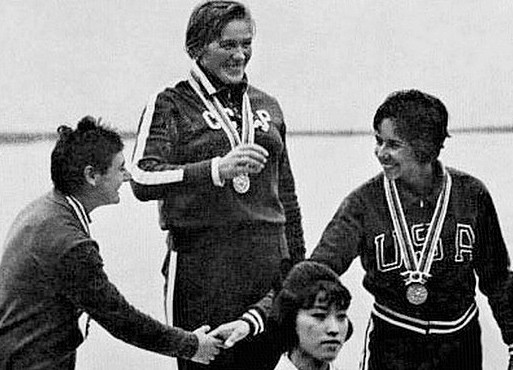 Пинаева (в центре) на Олимпийских играх 1964 года