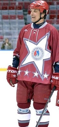 Валерий Каменский на товарищеском матче звезд национального хоккея в январе 2014 года