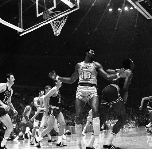 Чемберлен играет за «Лос-Анджелес Лейкерс» в финале НБА 1969 г.