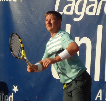 Евгений Кафельников играет выставочный матч во Франции, 2009 год