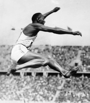 Оуэнс. Прыжок в длину на летних Олимпийских играх 1936 в Берлине