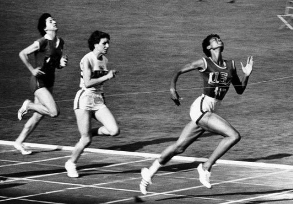 Рудольф побеждает в беге на 100 метров а летних Олимпийских играх. 1960 г. Рим  