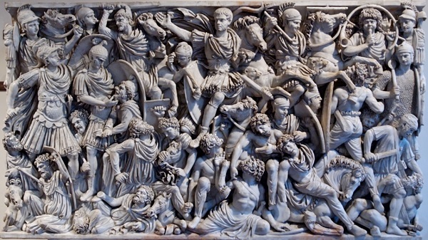 Битва римлян с варварами (вероятно, с готами). Рельеф на саркофаге. Рим, Национальный римский музей
