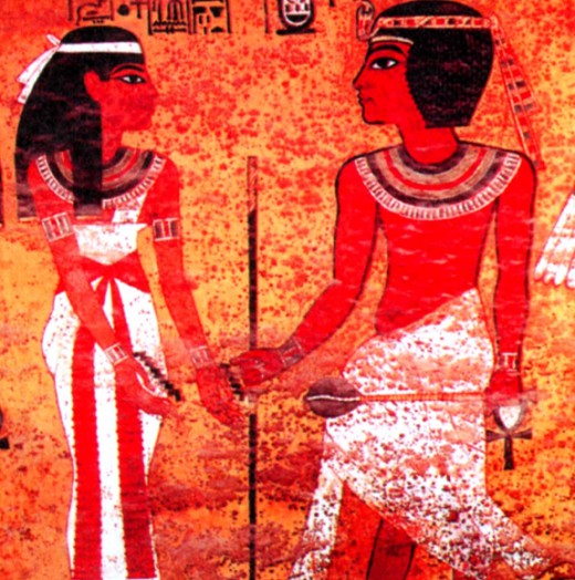 Ребенок-фараон Тутанхамон стоит перед Нут, богиней неба