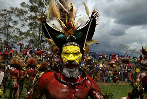 Танцоры из племени, живущего на горе Хаген, исполняют традиционную в Папуа-Новой Гвинее церемонию