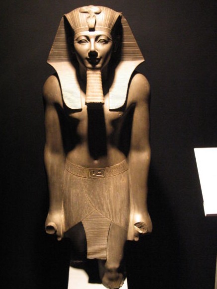 Базальтовая статуя Тутмоса III в Луксорском музее