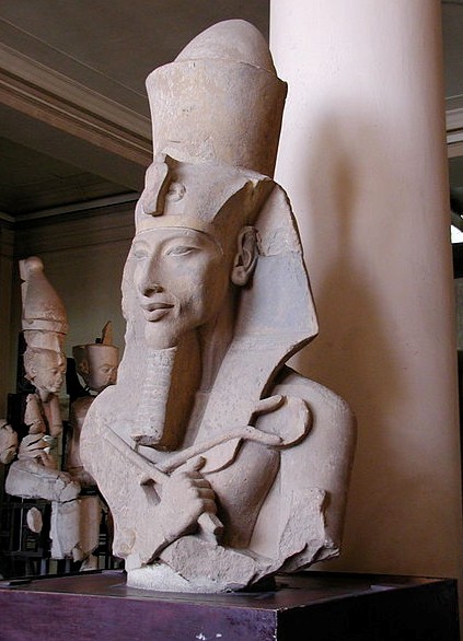 Статуя фараона Эхнатона. Каирский египетский музей. Египет