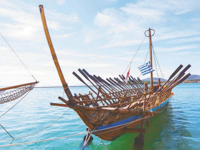 Копия легендарного корабля «Арго» в греческом порту Волос