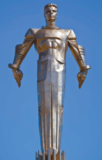 Памятник Юрию Гагарину на площади его имени в Москве
