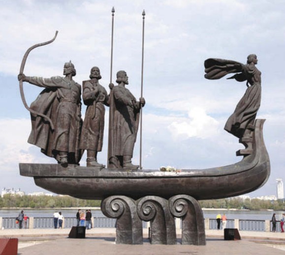 Памятник основателям Киева братьям Кию, Щеку, Хориву и их сестре Лыбедь в столице Украины.